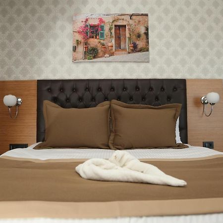 Otel Grand Lark Istanbul Bagian luar foto