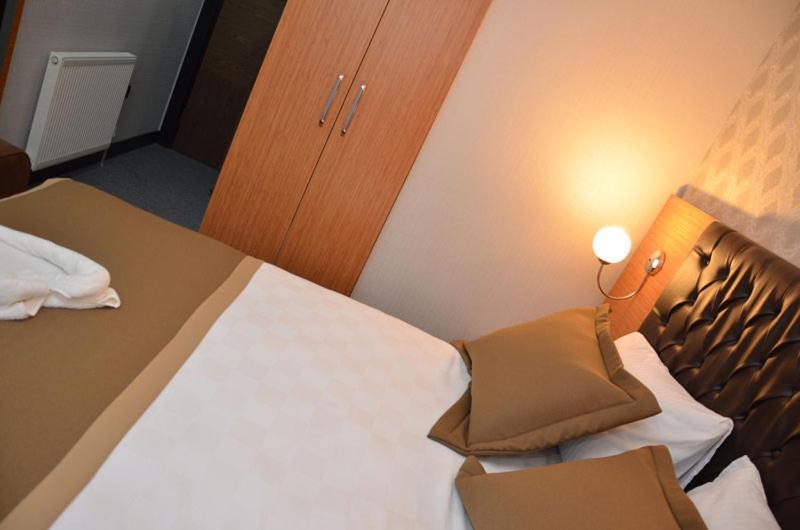 Otel Grand Lark Istanbul Bagian luar foto