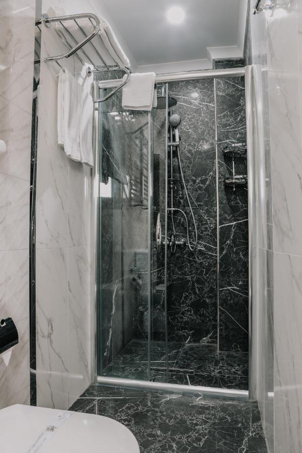 Otel Grand Lark Istanbul Bagian luar foto
