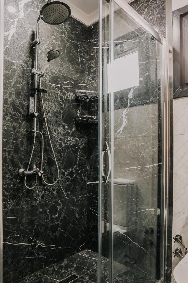 Otel Grand Lark Istanbul Bagian luar foto